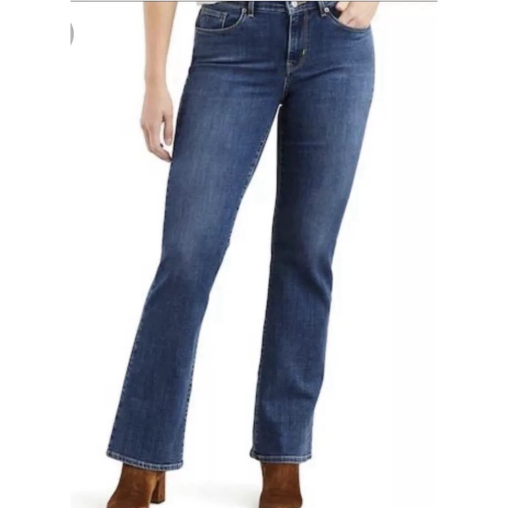 Levi’s relaxed bootcut 550 jeans size 8